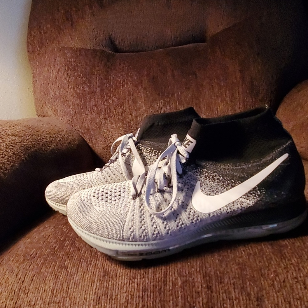 Nike Flyknit Zoom All Out....size 9